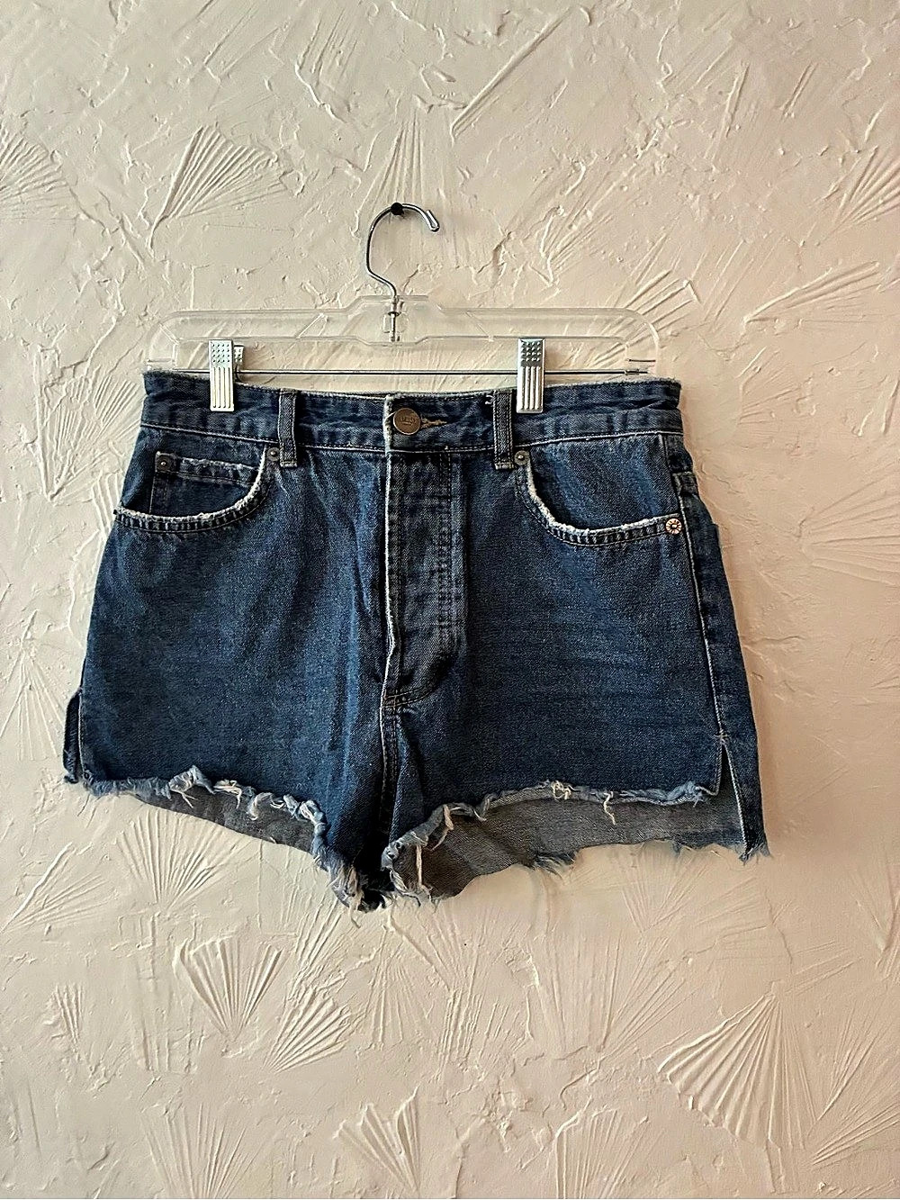 Amuse society Raw Hem Side Slit Mid Rise Denim Shorts Women's Blue